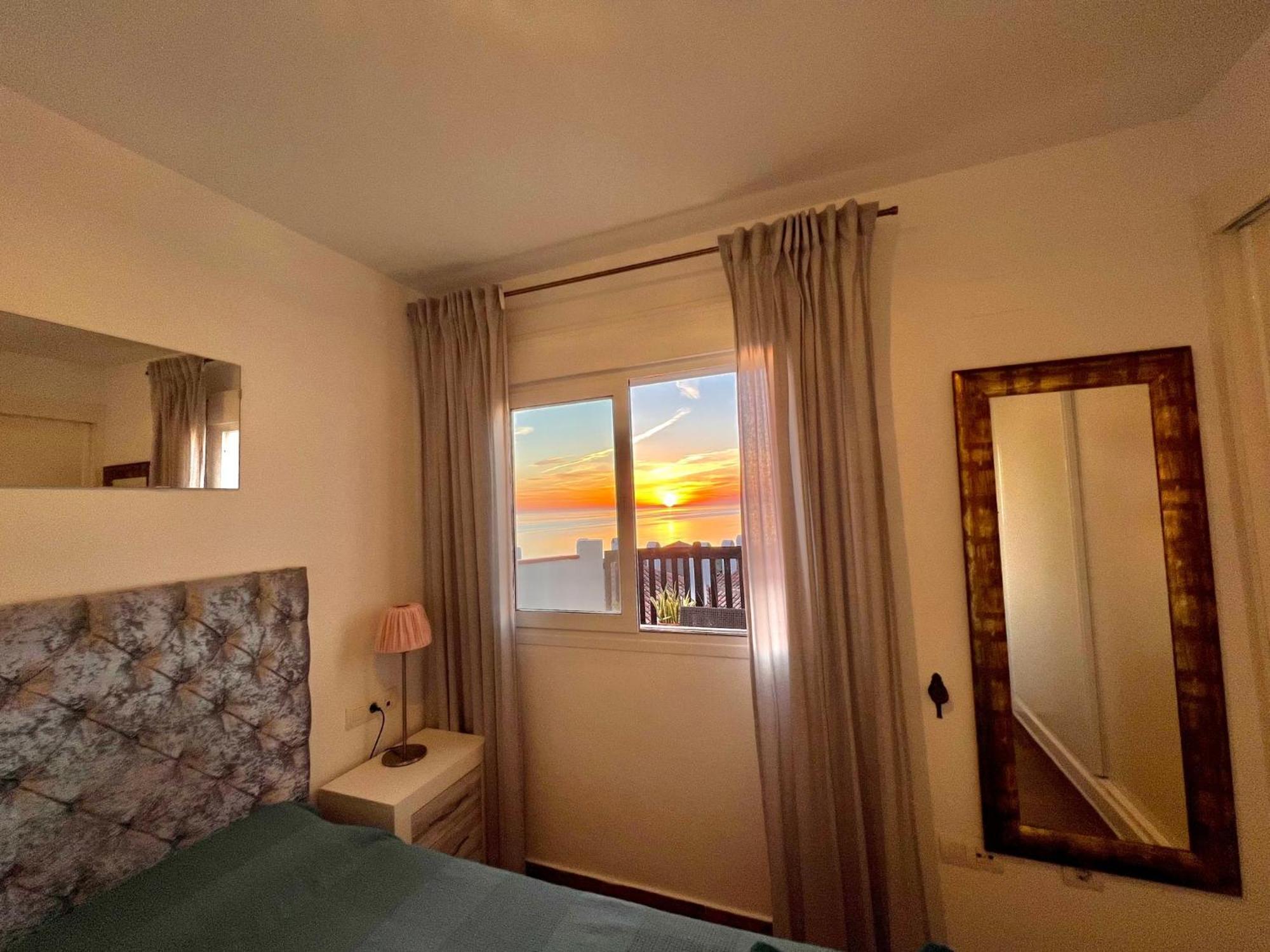 Beachfront Penthouse Apartment With Large Terrace And Breathtaking Sea Views Close To Marbella Spain Sitio de Calahonda 외부 사진