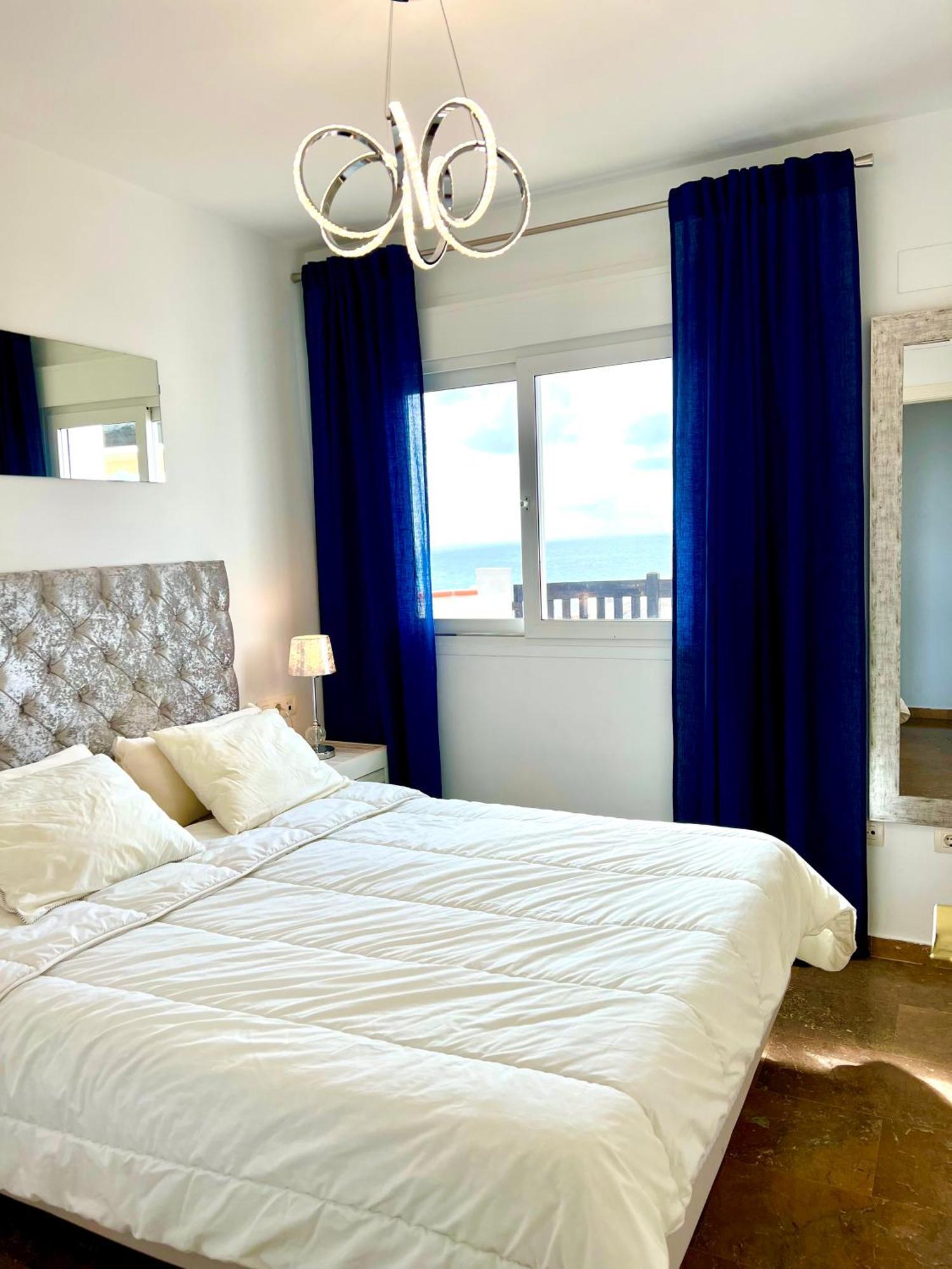 Beachfront Penthouse Apartment With Large Terrace And Breathtaking Sea Views Close To Marbella Spain Sitio de Calahonda 외부 사진