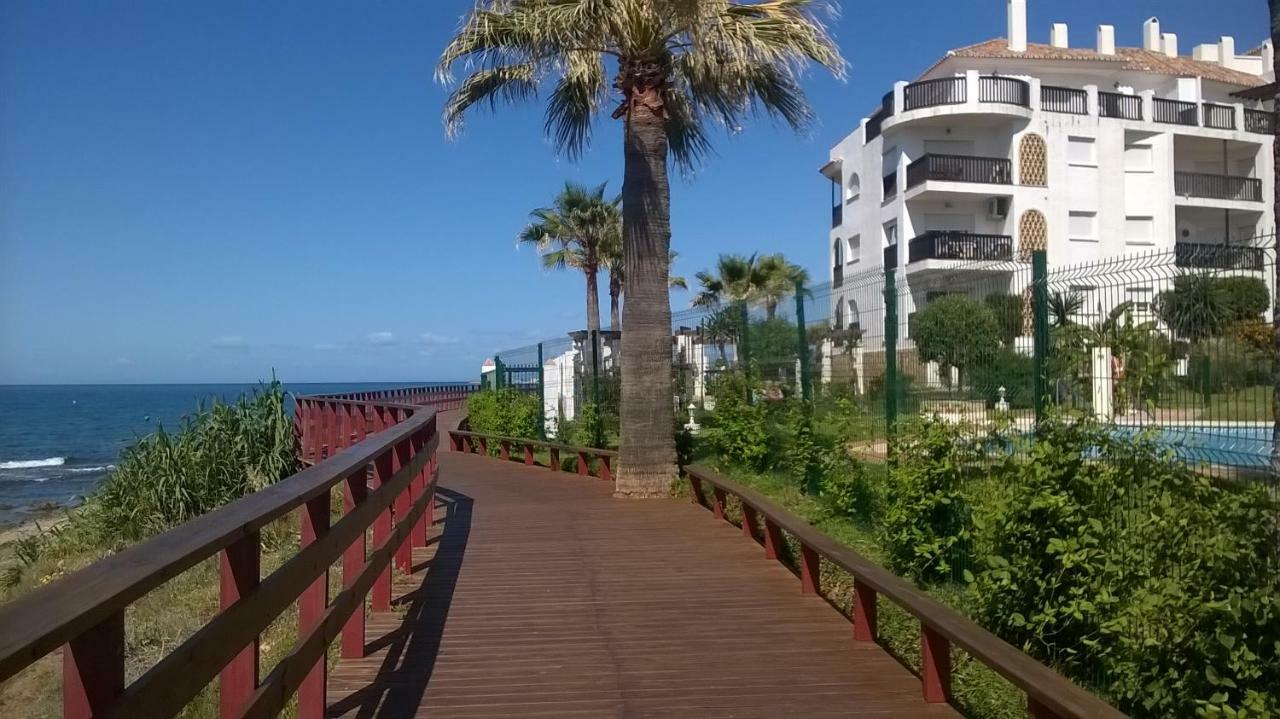 Beachfront Penthouse Apartment With Large Terrace And Breathtaking Sea Views Close To Marbella Spain Sitio de Calahonda 외부 사진
