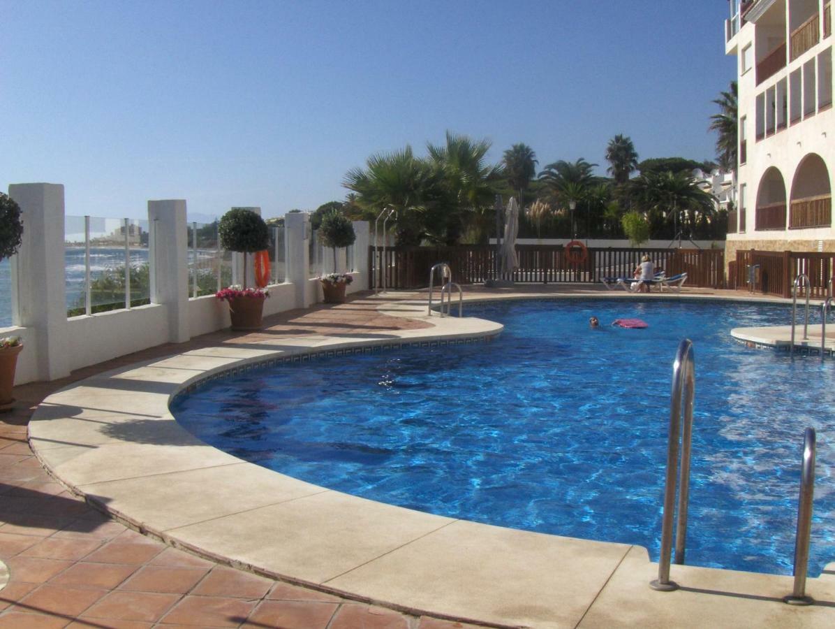 Beachfront Penthouse Apartment With Large Terrace And Breathtaking Sea Views Close To Marbella Spain Sitio de Calahonda 외부 사진